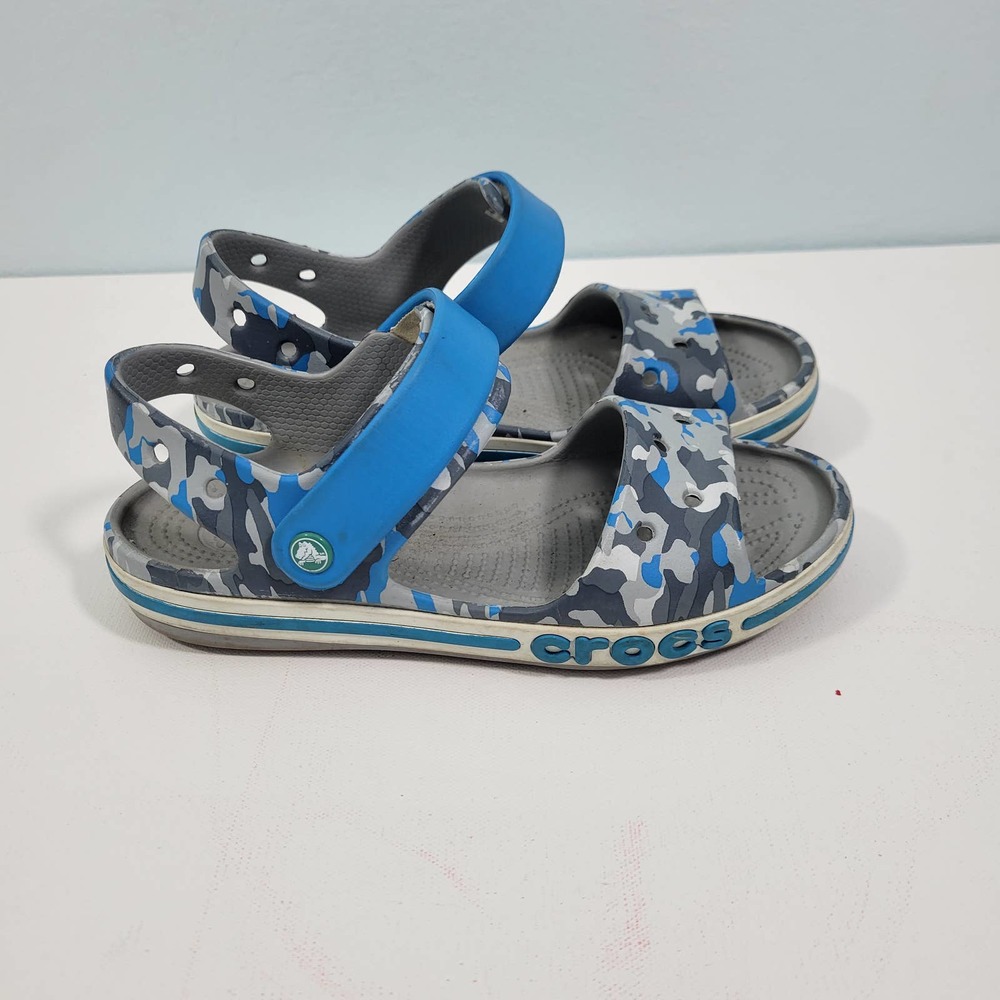 Crocs Girls Blue & Gray Camo Print Sandals Size 3 80322-2590 - Picture 2 of 7